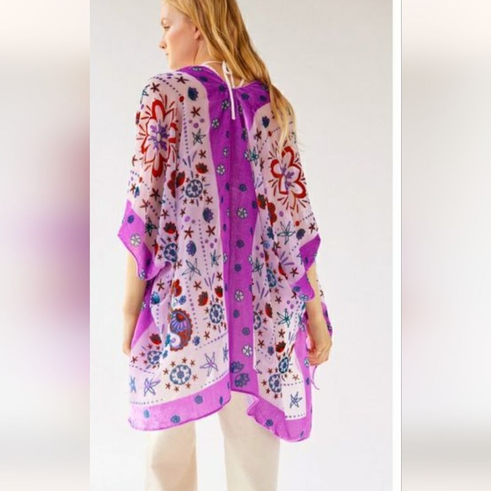 COPY - Stunning lavender floral velvet kimono overlay top O/S nwot vest ruana
